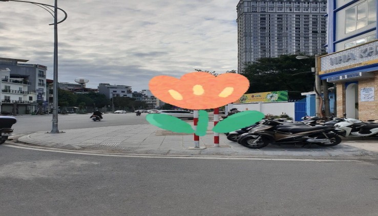 Cho thuê nhà trong ngõ oto nguyễn chí thanh, 40m2, 3,5 tầng, Giá14tr/tháng LH ngay 0377526803